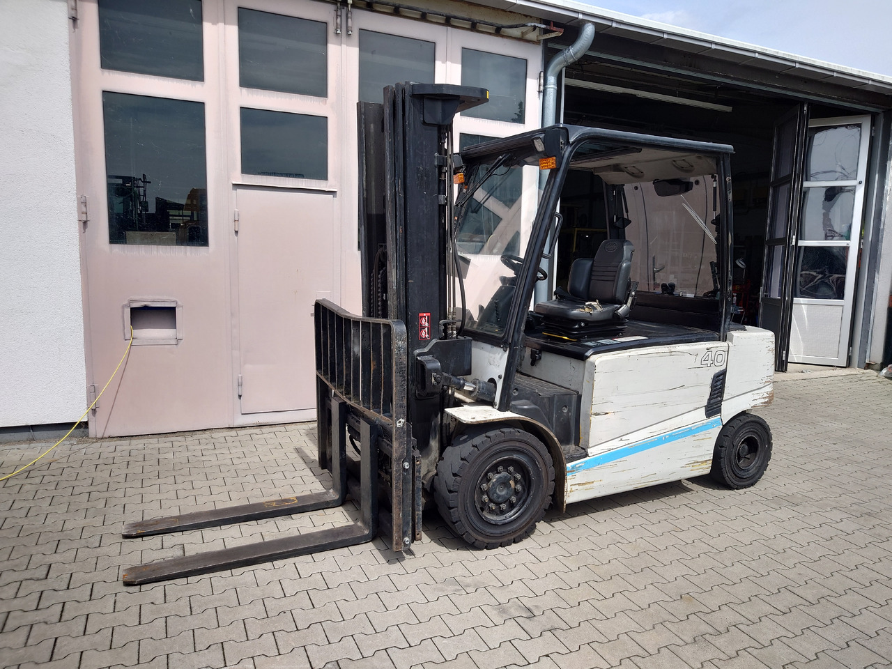 Hyundai 40B-9 - Elektrický vysokozdvižný vozík: obrázek 1 Hyundai 40B-9 - Elektrický vysokozdvižný vozík: obrázek 1