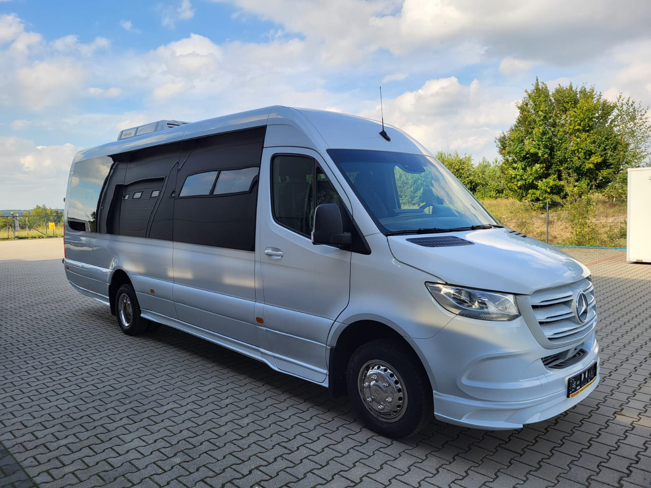 Mercedes-Benz Sprinter 519 CDI 24 places + 4 standing NEW - Turistický autobus: obrázek 1 Mercedes-Benz Sprinter 519 CDI 24 places + 4 standing NEW - Turistický autobus: obrázek 1