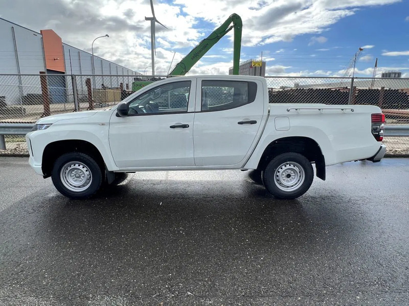 Mitsubishi L200 4x4 - 8 UNITS in WHITE 2.5 D GL Double Cab - EURO 2 - NEW!! Ready for work!!!** - Pick-up, Dodávka s dvojitou kabinou: obrázek 1 Mitsubishi L200 4x4 - 8 UNITS in WHITE 2.5 D GL Double Cab - EURO 2 - NEW!! Ready for work!!!** - Pick-up, Dodávka s dvojitou kabinou: obrázek 1
