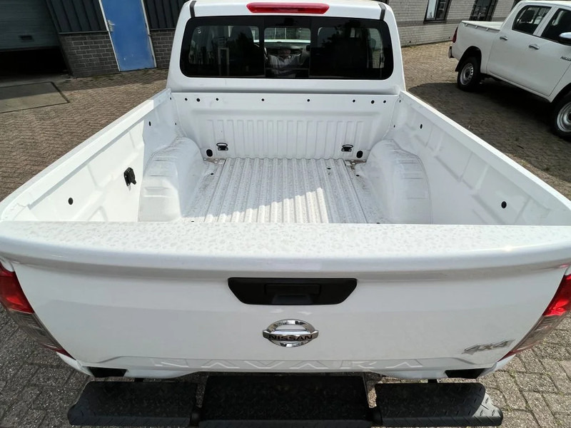 Nissan Navara 4x4 - 22 UNITS - 2.5 D Double Cab - XE - EURO 2 - NEW!! READY FOR WORK!!! - Pick-up, Dodávka s dvojitou kabinou: obrázek 4 Nissan Navara 4x4 - 22 UNITS - 2.5 D Double Cab - XE - EURO 2 - NEW!! READY FOR WORK!!! - Pick-up, Dodávka s dvojitou kabinou: obrázek 4
