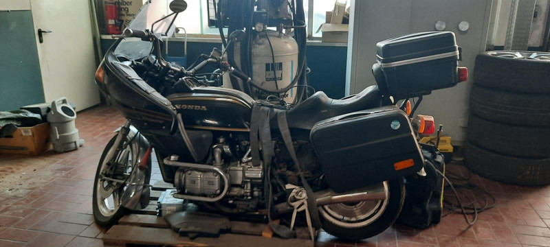 Honda GL 2 Goldwing - Motocykl: obrázek 3 Honda GL 2 Goldwing - Motocykl: obrázek 3