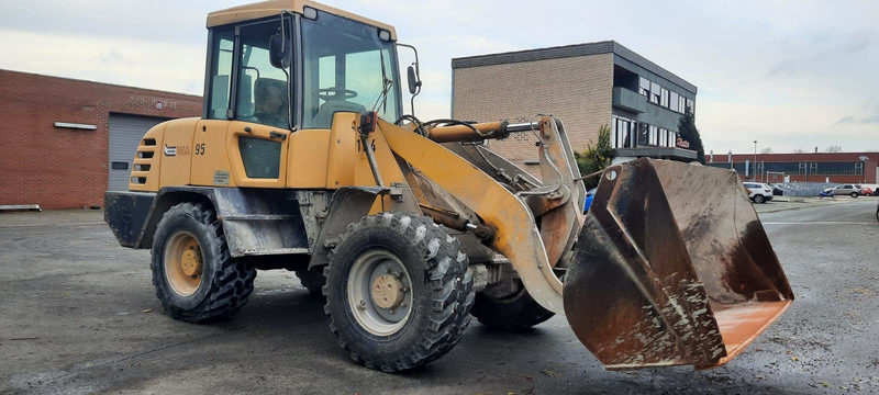 Komatsu WA95-3 - Kolový nakladač: obrázek 2 Komatsu WA95-3 - Kolový nakladač: obrázek 2