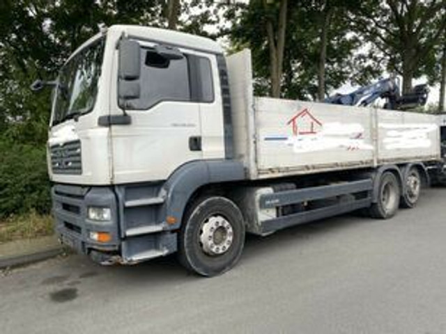 MAN 26.320 Pritsche mit Kran Tirre 170 - Nákladní automobil valníkový/ Plošinový, Auto s hydraulickou rukou: obrázek 1 MAN 26.320 Pritsche mit Kran Tirre 170 - Nákladní automobil valníkový/ Plošinový, Auto s hydraulickou rukou: obrázek 1