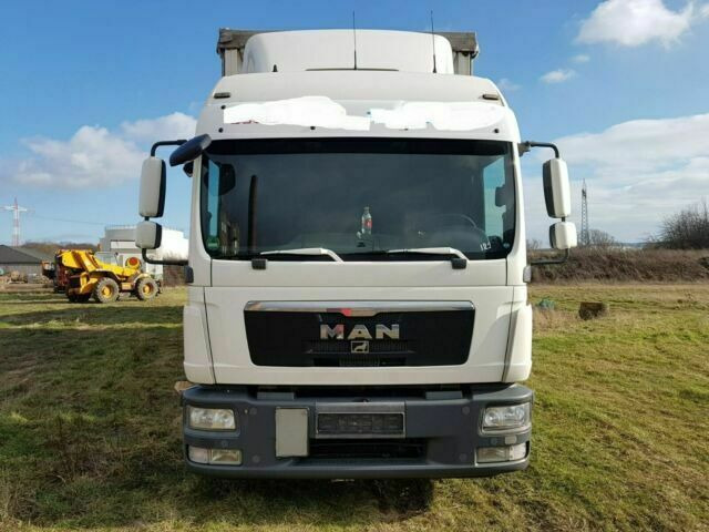 MAN TGL8.240 G.Haus/2xBett Klima AHK - Plachtový nákladní auto: obrázek 1 MAN TGL8.240 G.Haus/2xBett Klima AHK - Plachtový nákladní auto: obrázek 1
