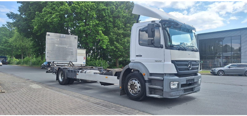 Mercedes-Benz 1833 2 Achser für BDF mit LBW - Podvozek s kabinou: obrázek 2 Mercedes-Benz 1833 2 Achser für BDF mit LBW - Podvozek s kabinou: obrázek 2