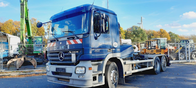 Mercedes-Benz 2641 Abrollkipper - Hákový nosič kontejnerů: obrázek 2 Mercedes-Benz 2641 Abrollkipper - Hákový nosič kontejnerů: obrázek 2