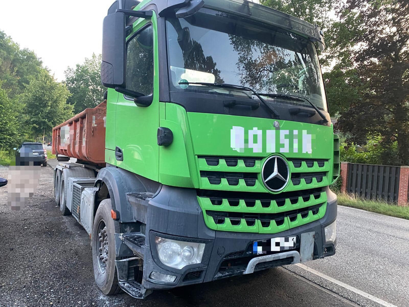 Mercedes-Benz 2643 Arocs 6X4Abroller Multilift mit Funk - Hákový nosič kontejnerů: obrázek 1 Mercedes-Benz 2643 Arocs 6X4Abroller Multilift mit Funk - Hákový nosič kontejnerů: obrázek 1