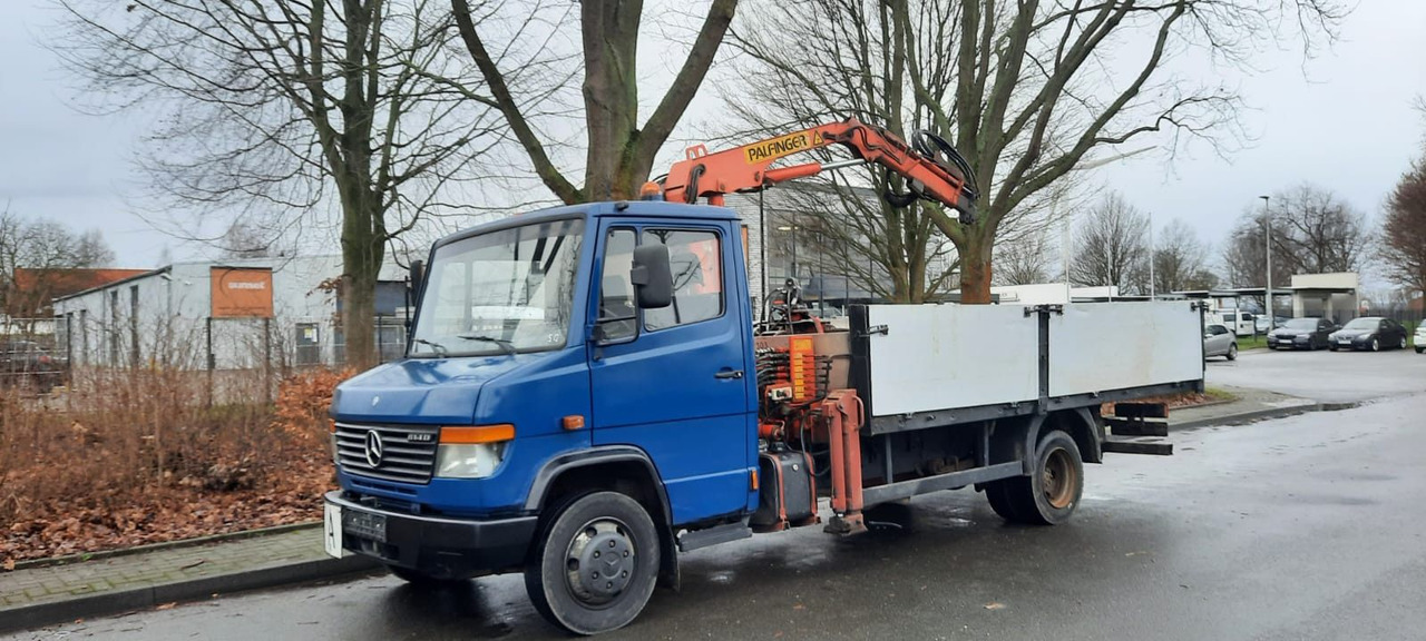 Mercedes-Benz 814 Pritsche mit Kran+Greifer - Dodávka valník: obrázek 1 Mercedes-Benz 814 Pritsche mit Kran+Greifer - Dodávka valník: obrázek 1