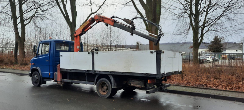 Mercedes-Benz 814 Pritsche mit Kran+Greifer - Nákladní automobil valníkový/ Plošinový, Auto s hydraulickou rukou: obrázek 2 Mercedes-Benz 814 Pritsche mit Kran+Greifer - Nákladní automobil valníkový/ Plošinový, Auto s hydraulickou rukou: obrázek 2