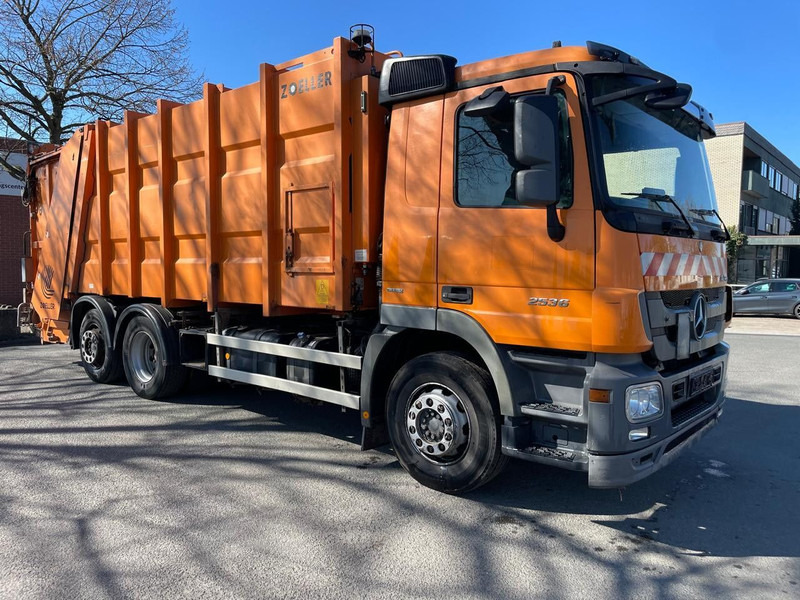 Mercedes-Benz Actros 2536 6x2 Blatt/Luft Müllwagen - Vůz na odvoz odpadků: obrázek 2 Mercedes-Benz Actros 2536 6x2 Blatt/Luft Müllwagen - Vůz na odvoz odpadků: obrázek 2