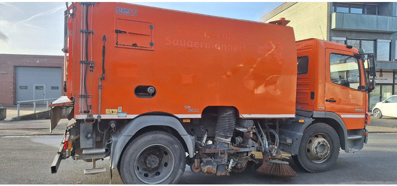 Mercedes-Benz Atego 1524 2 6-Zyl. 4x2 - Zametací vůz: obrázek 2 Mercedes-Benz Atego 1524 2 6-Zyl. 4x2 - Zametací vůz: obrázek 2
