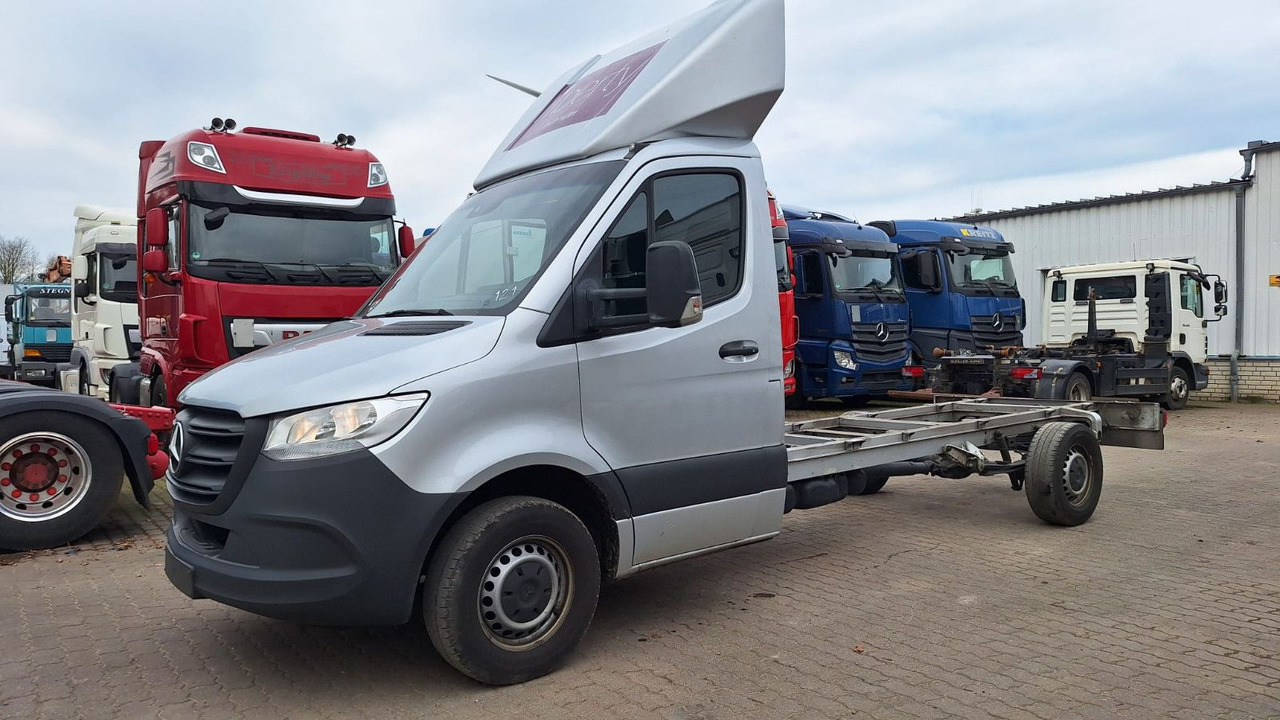 Podvozek s kabinou Mercedes-Benz Fahrgestell 316: obrázek 1