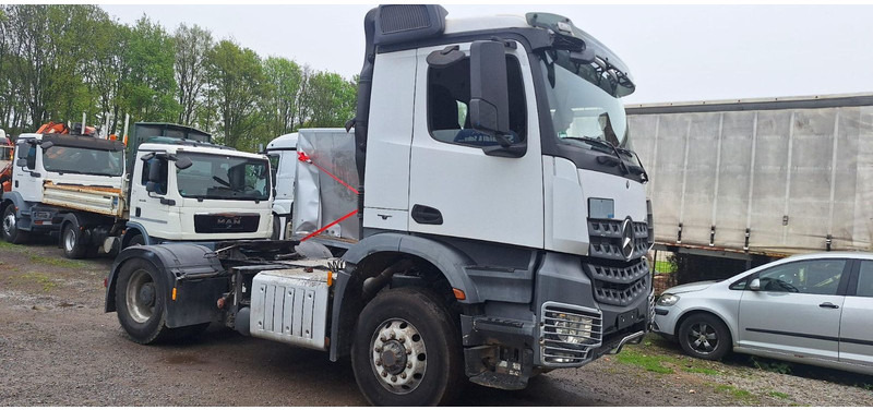 Mercedes-Benz 1840 HD 4x4 Arocs - Tahač: obrázek 2 Mercedes-Benz 1840 HD 4x4 Arocs - Tahač: obrázek 2