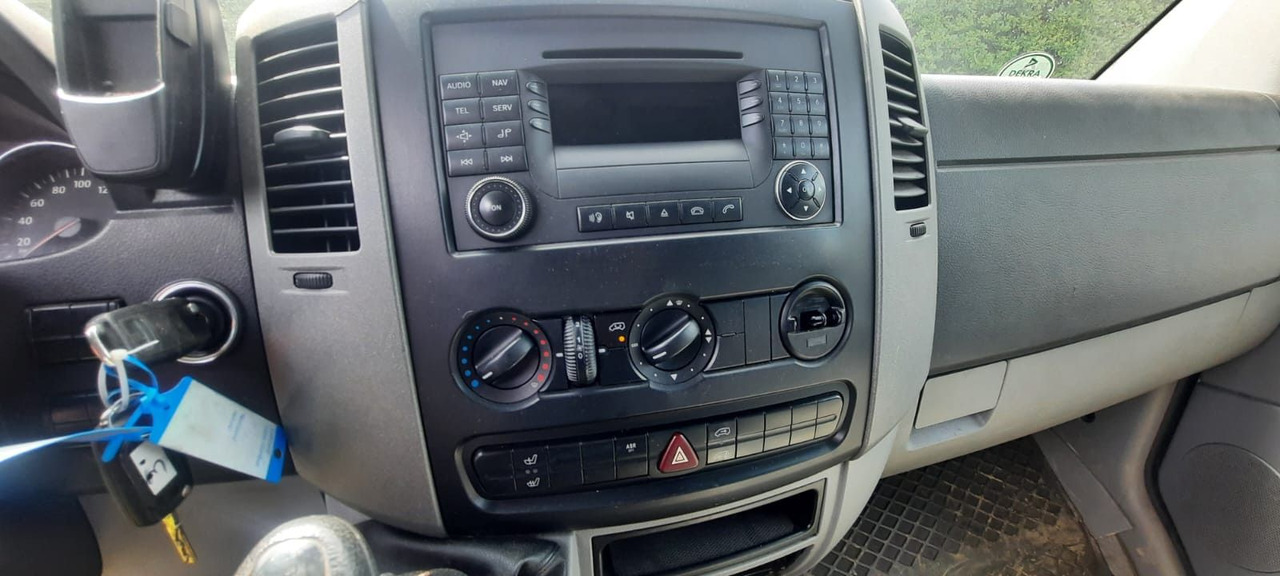 Volkswagen Crafter TDI Lang/Klima 3-Sitzer - Furgon: obrázek 5 Volkswagen Crafter TDI Lang/Klima 3-Sitzer - Furgon: obrázek 5