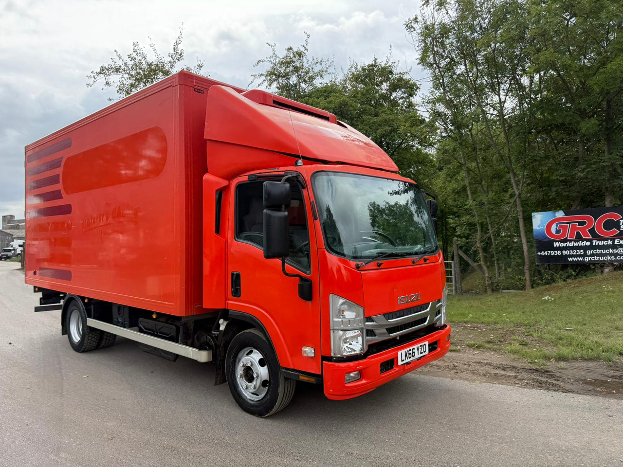 2016 Izuzu Refrigerated Truck - Chladírenský nákladní automobil: obrázek 1 2016 Izuzu Refrigerated Truck - Chladírenský nákladní automobil: obrázek 1