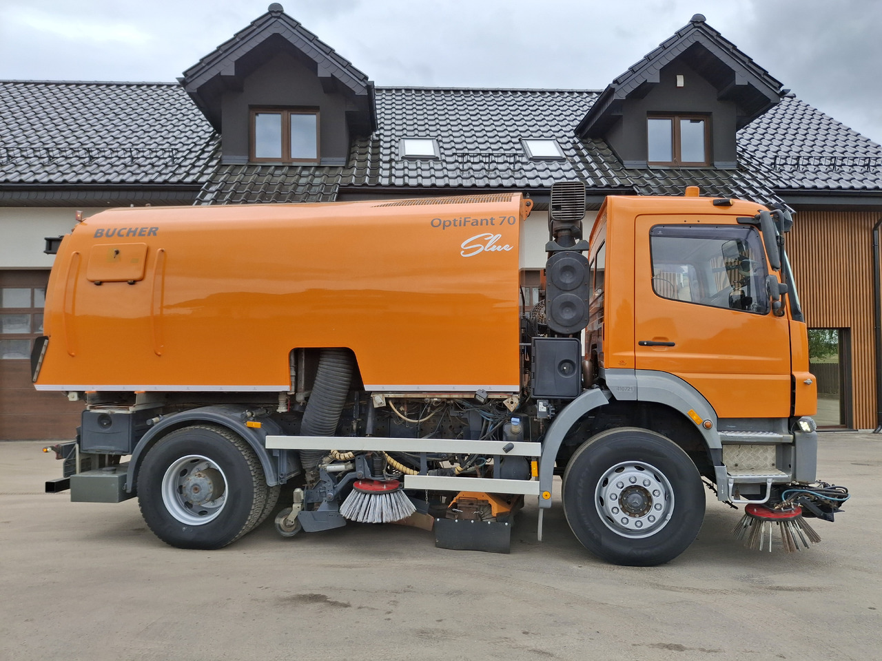 MERCEDES-BENZ Axor 1823 Zamiatarka Kehrmaschine BUCHER 2 Motoren Szczotki L/R Sweeper - Zametací vůz: obrázek 5 MERCEDES-BENZ Axor 1823 Zamiatarka Kehrmaschine BUCHER 2 Motoren Szczotki L/R Sweeper - Zametací vůz: obrázek 5