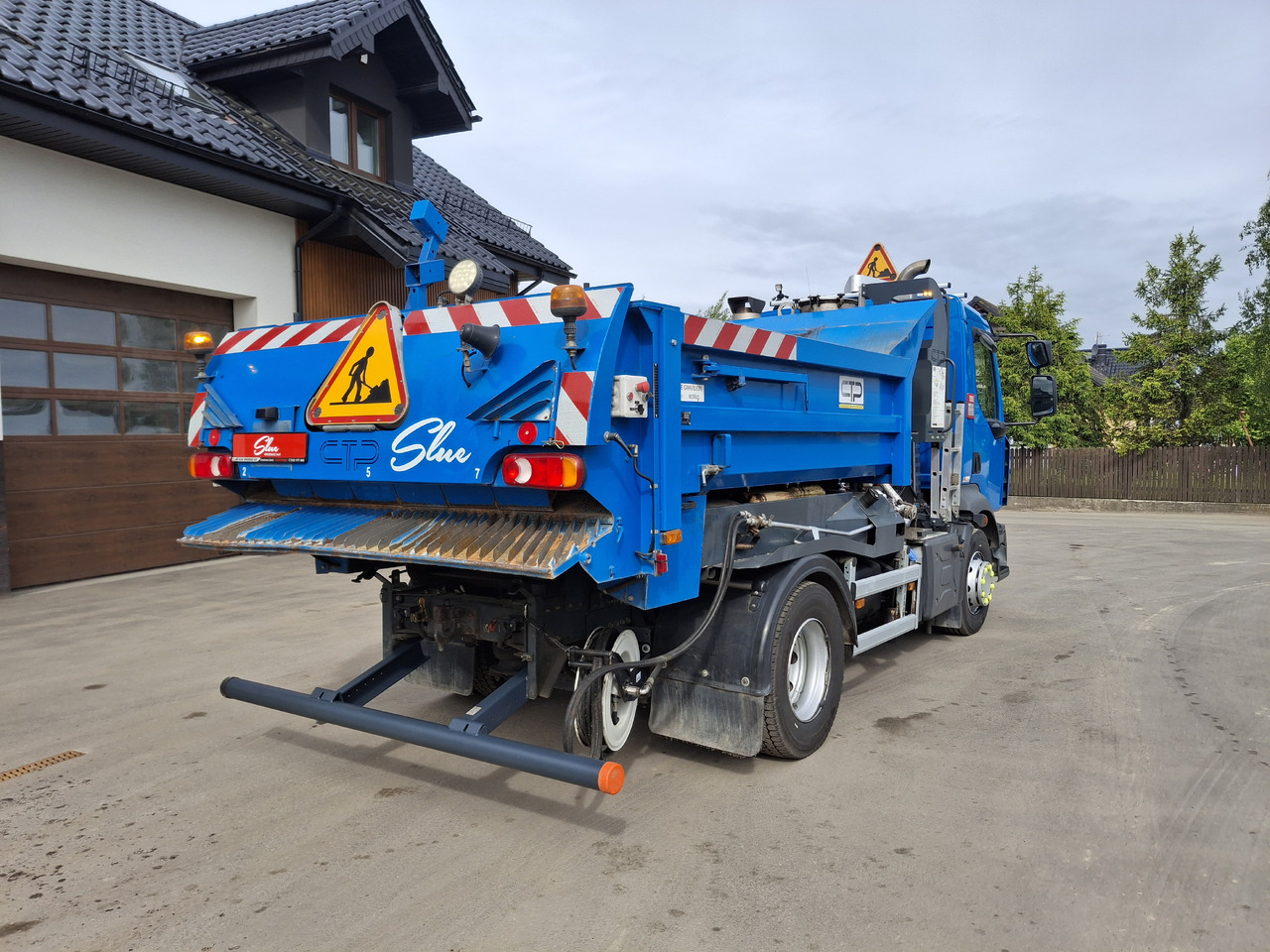Renault D16 - Rozstřikovač živic: obrázek 3 Renault D16 - Rozstřikovač živic: obrázek 3