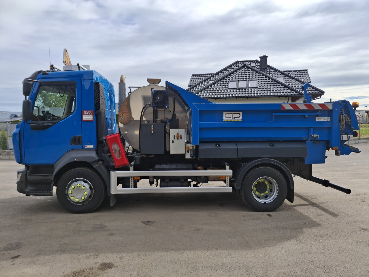 Renault D16 - Rozstřikovač živic: obrázek 5 Renault D16 - Rozstřikovač živic: obrázek 5