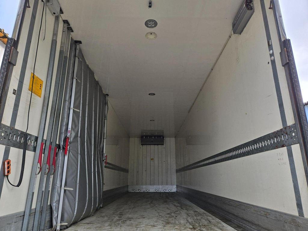 Volvo FH460 6X2 CARRIER 1050 - Chladírenský nákladní automobil: obrázek 4 Volvo FH460 6X2 CARRIER 1050 - Chladírenský nákladní automobil: obrázek 4