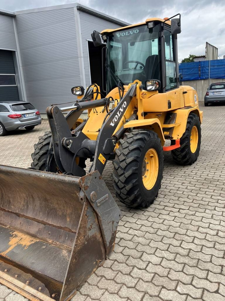 Volvo L 30 G - Kolový nakladač: obrázek 1 Volvo L 30 G - Kolový nakladač: obrázek 1