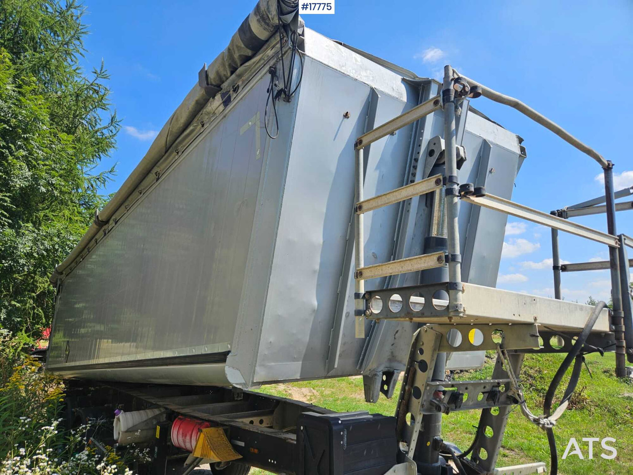 2013 Schmitz SKI 24 - Sklápěcí návěs: obrázek 5 2013 Schmitz SKI 24 - Sklápěcí návěs: obrázek 5