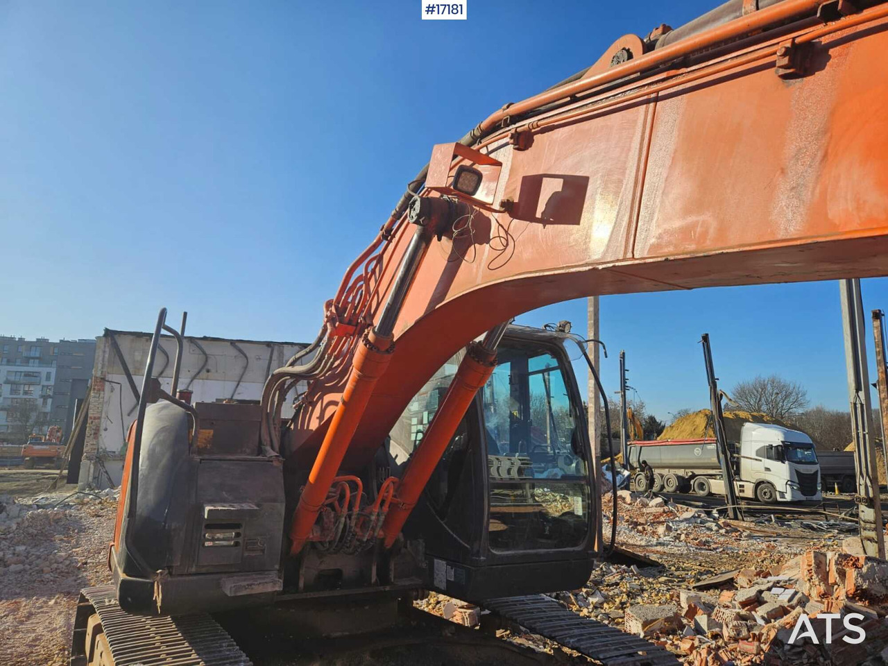 Hydraulic excavator Hitachi ZX225 LC (2013) - Pásové rýpadlo: obrázek 4 Hydraulic excavator Hitachi ZX225 LC (2013) - Pásové rýpadlo: obrázek 4