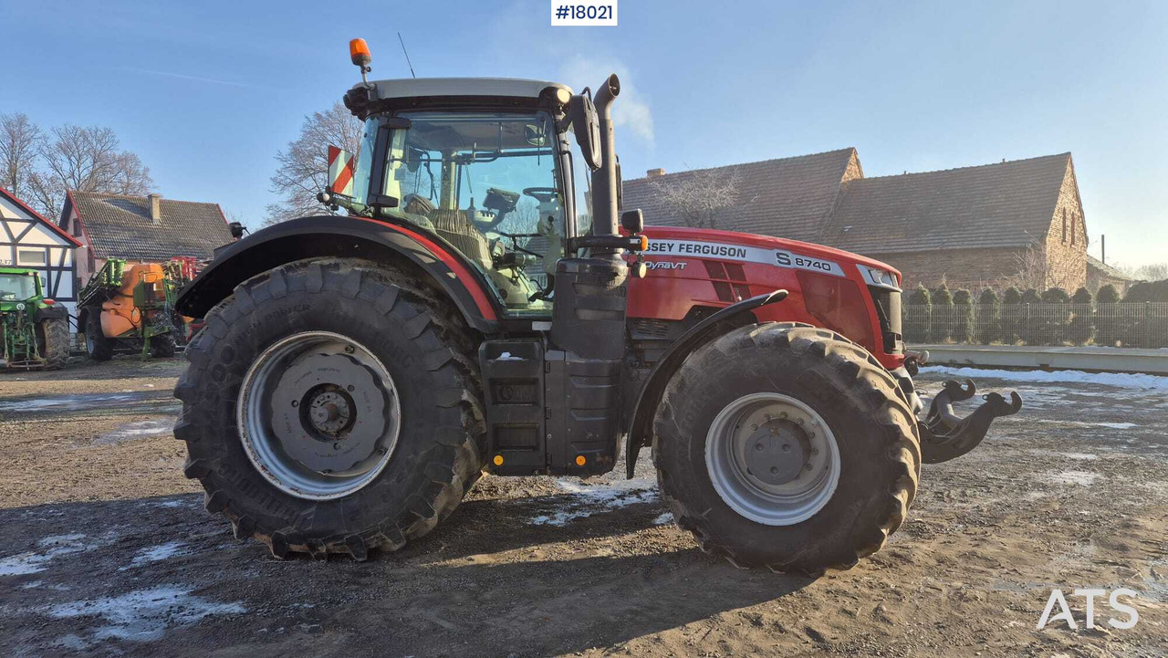 Massey Ferguson 8740S agricultural tractor (2019) - Traktor: obrázek 4 Massey Ferguson 8740S agricultural tractor (2019) - Traktor: obrázek 4