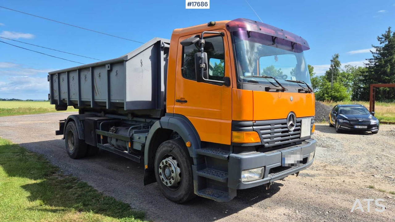 Mercedes-Benz 1828 hooklift (1999) two containers - Hákový nosič kontejnerů: obrázek 3 Mercedes-Benz 1828 hooklift (1999) two containers - Hákový nosič kontejnerů: obrázek 3