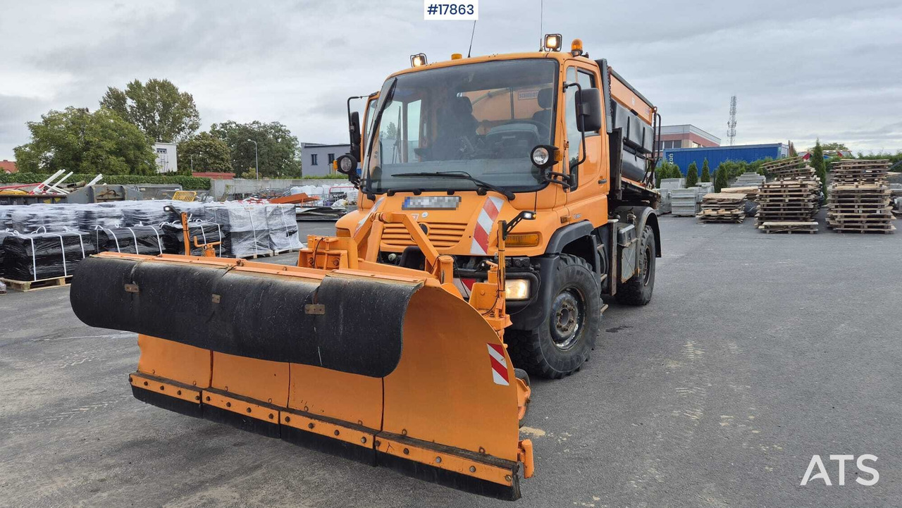 Płógopiaskarka Mercedes-Benz UNIMOG U300 (2001) - Vozidlo pro zimní údržbu: obrázek 2 Płógopiaskarka Mercedes-Benz UNIMOG U300 (2001) - Vozidlo pro zimní údržbu: obrázek 2