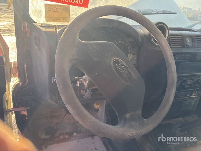 2010 Land Rover Defender (Inoperable) SUV - SUV: obrázek 5 2010 Land Rover Defender (Inoperable) SUV - SUV: obrázek 5