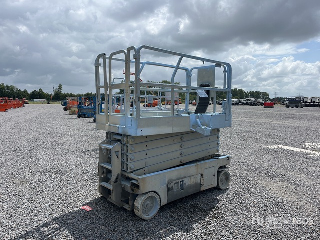 2015 Genie GS-3246 Electric Scissor Lift - Nůžková plošina: obrázek 3 2015 Genie GS-3246 Electric Scissor Lift - Nůžková plošina: obrázek 3