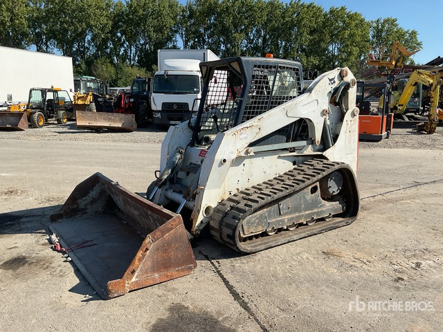 Bobcat T300 Compact Track Loader - Smykem řízený nakladač pásový: obrázek 2 Bobcat T300 Compact Track Loader - Smykem řízený nakladač pásový: obrázek 2