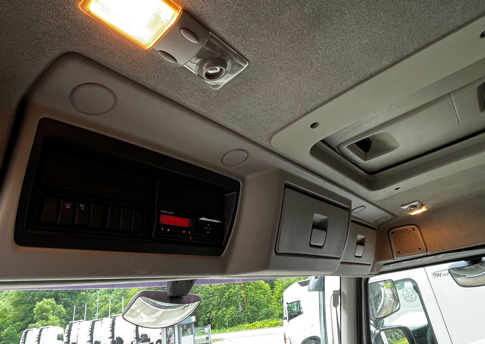 Renault Kerax 380 EEV // Skrzynia Burtowa // HIAB XS166 Hipro + Radio // Zwolnice // // - Nákladní automobil valníkový/ Plošinový, Auto s hydraulickou rukou: obrázek 4 Renault Kerax 380 EEV // Skrzynia Burtowa // HIAB XS166 Hipro + Radio // Zwolnice // // - Nákladní automobil valníkový/ Plošinový, Auto s hydraulickou rukou: obrázek 4