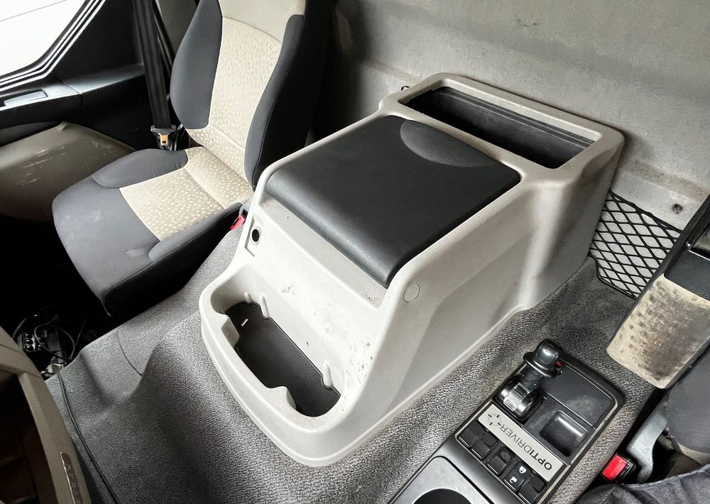 Renault Kerax 380 EEV // Skrzynia Burtowa // HIAB XS166 Hipro + Radio // Zwolnice //  // - Nákladní automobil valníkový/ Plošinový, Auto s hydraulickou rukou: obrázek 3 Renault Kerax 380 EEV // Skrzynia Burtowa // HIAB XS166 Hipro + Radio // Zwolnice //  // - Nákladní automobil valníkový/ Plošinový, Auto s hydraulickou rukou: obrázek 3