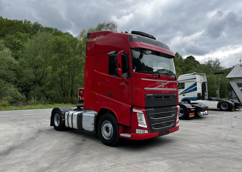 Volvo FH // Standard // 2018 // Duże zbiorniki // Klima postojowa // Radary // Idealny ! - Tahač: obrázek 3 Volvo FH // Standard // 2018 // Duże zbiorniki // Klima postojowa // Radary // Idealny ! - Tahač: obrázek 3