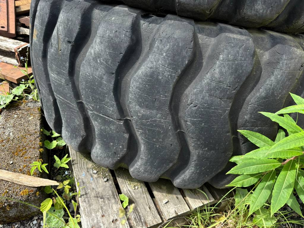Goodyear 23,5R25 - Pneumatiky: obrázek 3 Goodyear 23,5R25 - Pneumatiky: obrázek 3