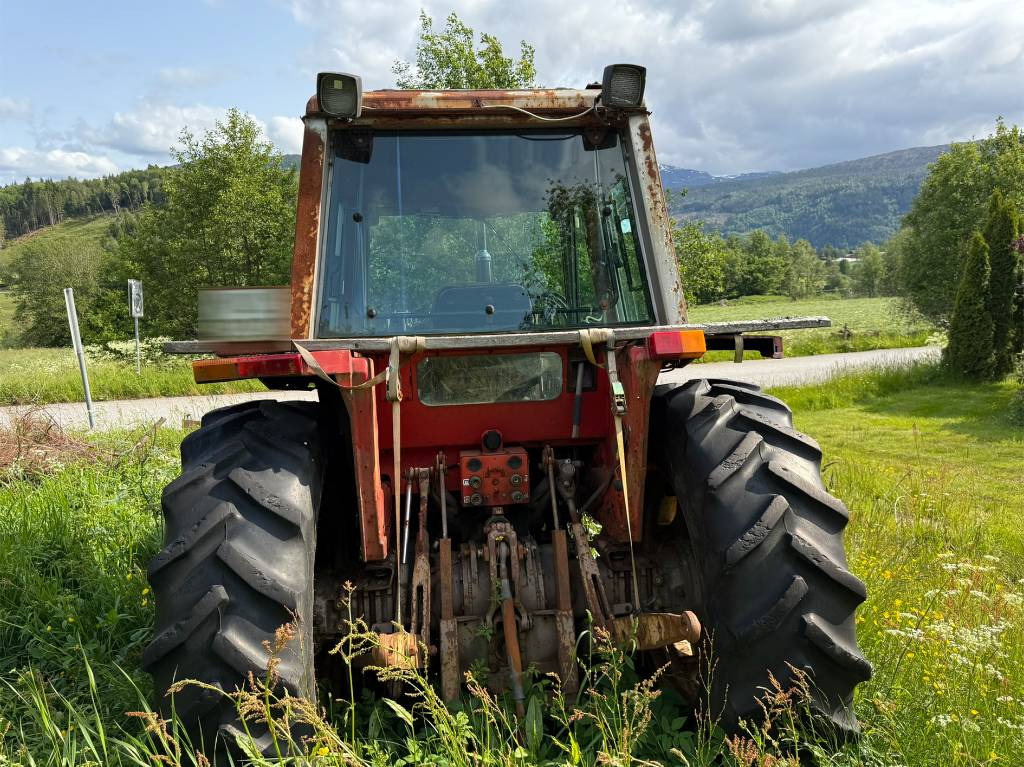 Massey Ferguson 675 - Traktor: obrázek 5 Massey Ferguson 675 - Traktor: obrázek 5