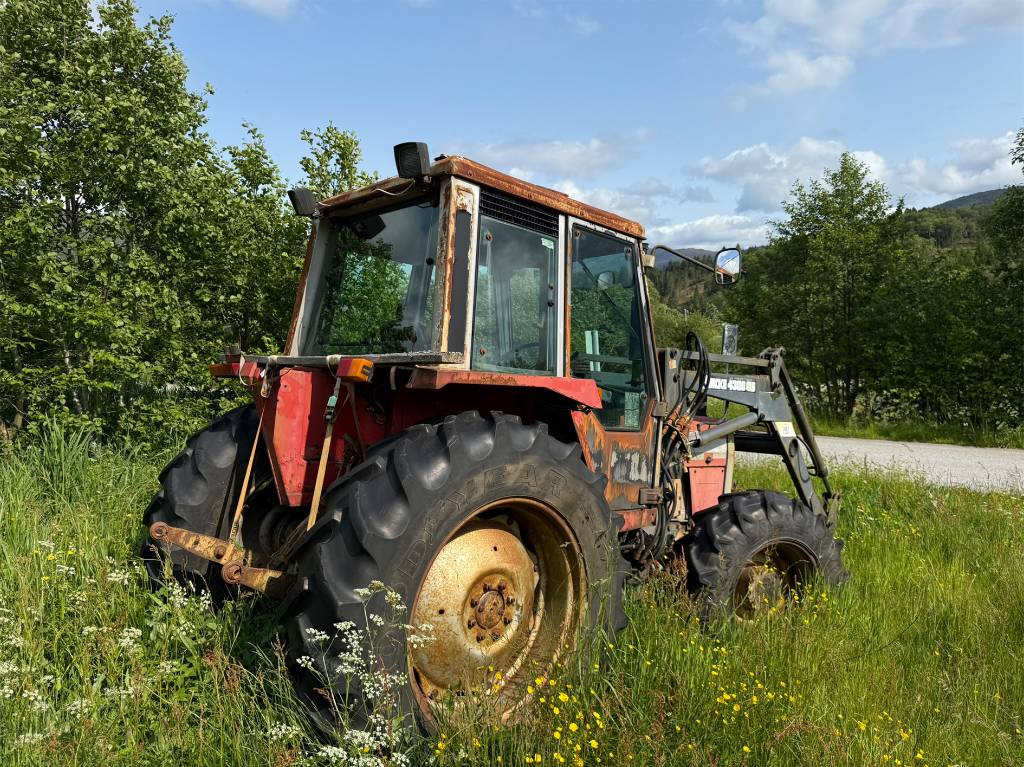 Massey Ferguson 675 - Traktor: obrázek 2 Massey Ferguson 675 - Traktor: obrázek 2