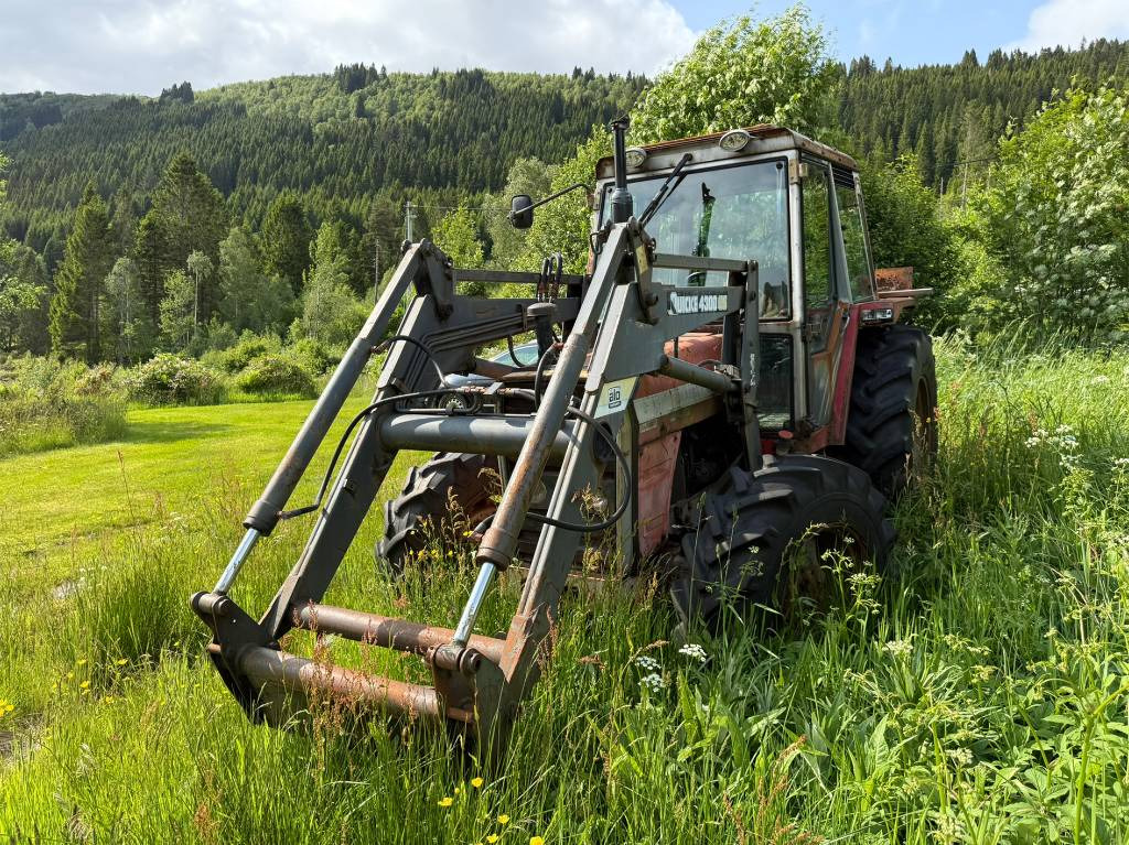 Massey Ferguson 675 - Traktor: obrázek 1 Massey Ferguson 675 - Traktor: obrázek 1