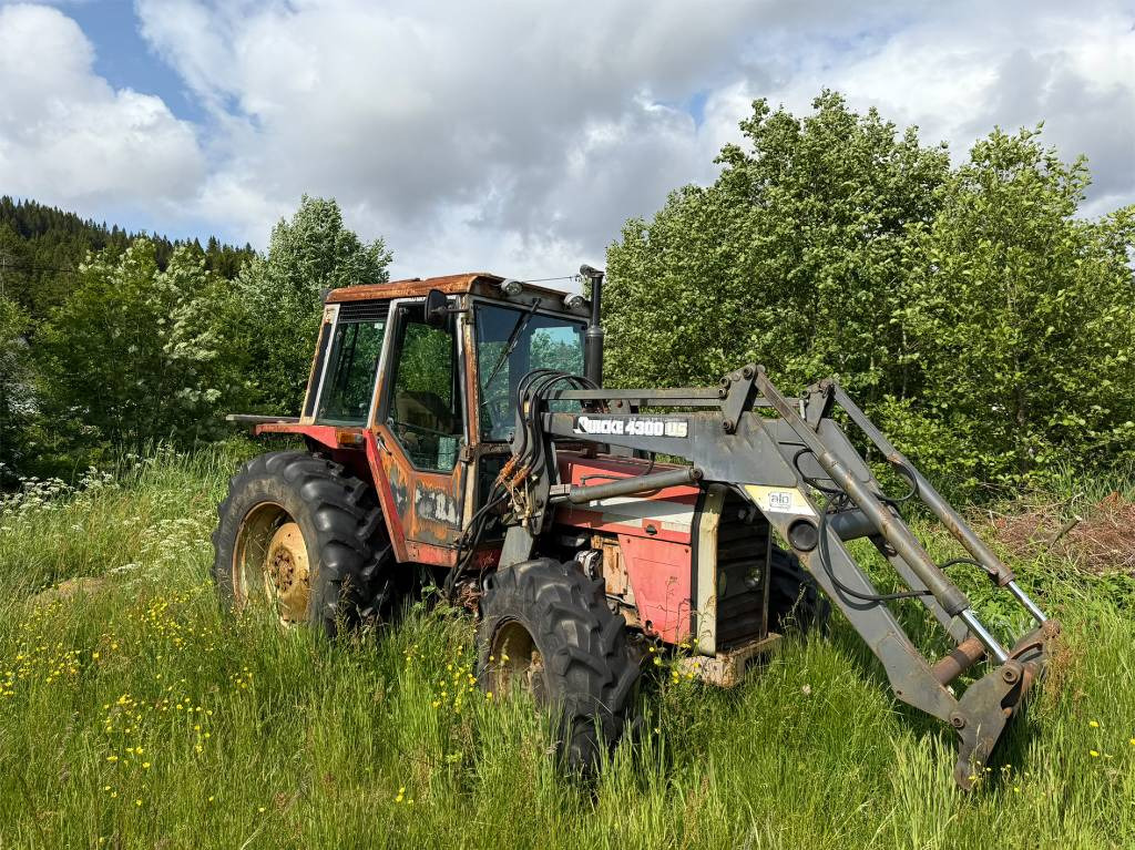 Massey Ferguson 675 - Traktor: obrázek 4 Massey Ferguson 675 - Traktor: obrázek 4