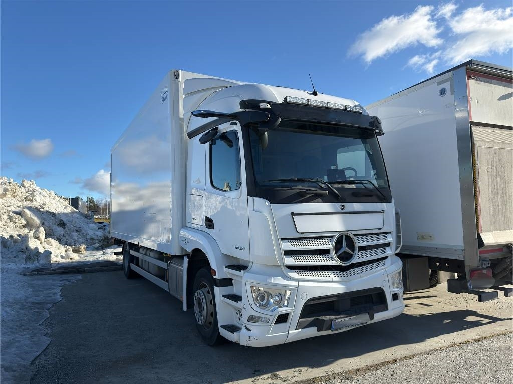 Mercedes-Benz Actros 1833 - Skříňový nákladní auto: obrázek 1 Mercedes-Benz Actros 1833 - Skříňový nákladní auto: obrázek 1