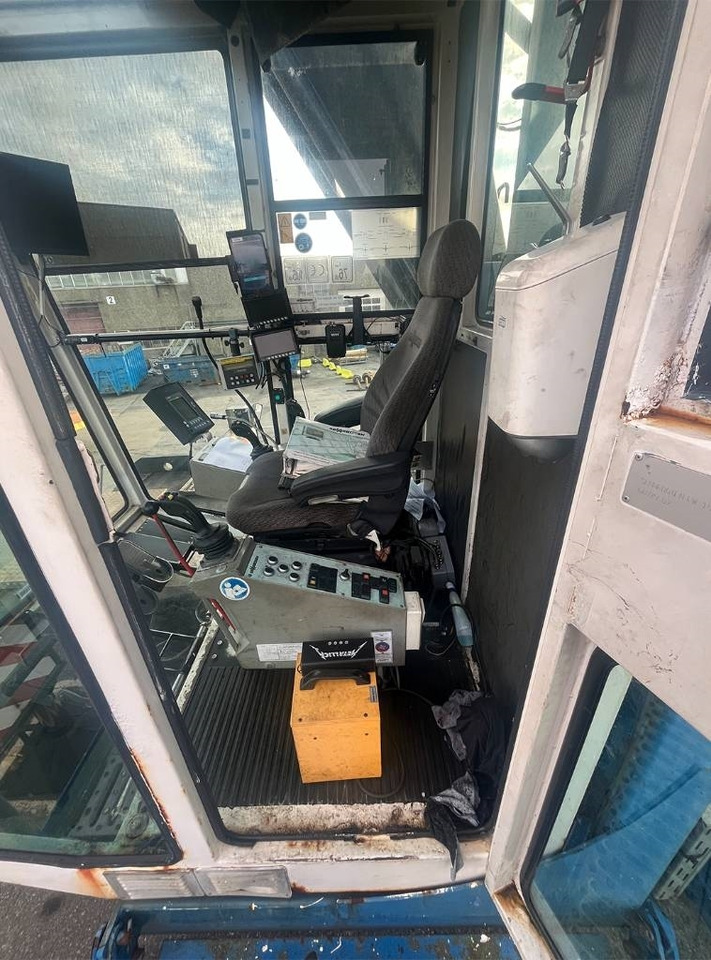 Přístavní zařízení, Jeřáb Sennebogen 6180 HDSL: obrázek 8