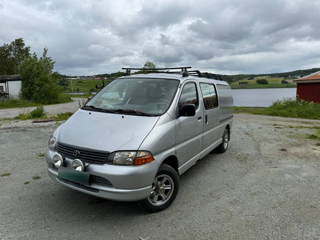 Toyota Hiace 4x4 - Furgon: obrázek 1 Toyota Hiace 4x4 - Furgon: obrázek 1