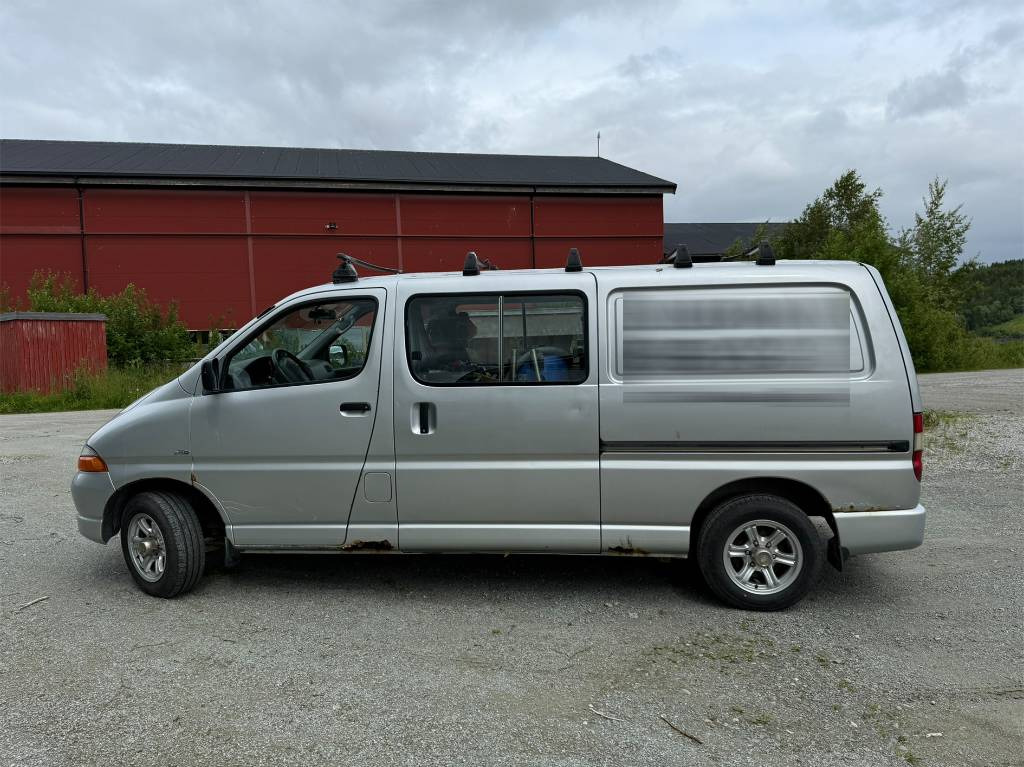Toyota Hiace 4x4 - Furgon: obrázek 2 Toyota Hiace 4x4 - Furgon: obrázek 2