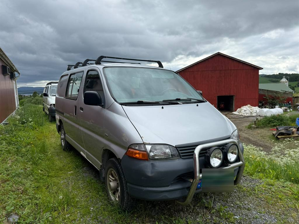 Toyota Hiace 4x4 - Furgon: obrázek 1 Toyota Hiace 4x4 - Furgon: obrázek 1