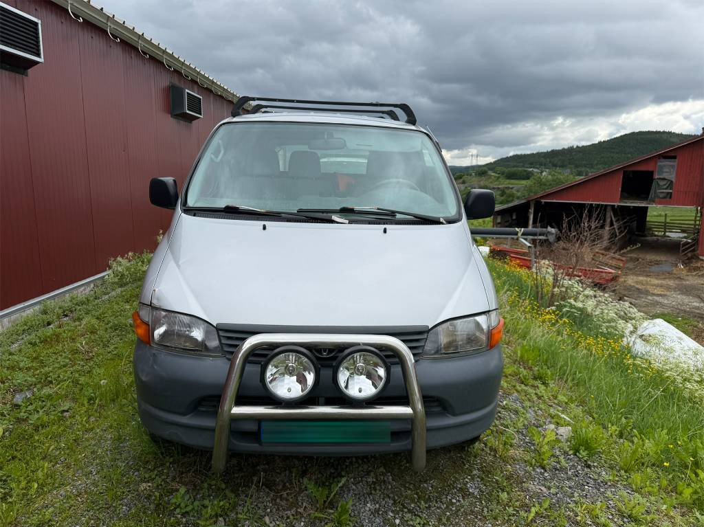 Toyota Hiace 4x4 - Furgon: obrázek 3 Toyota Hiace 4x4 - Furgon: obrázek 3