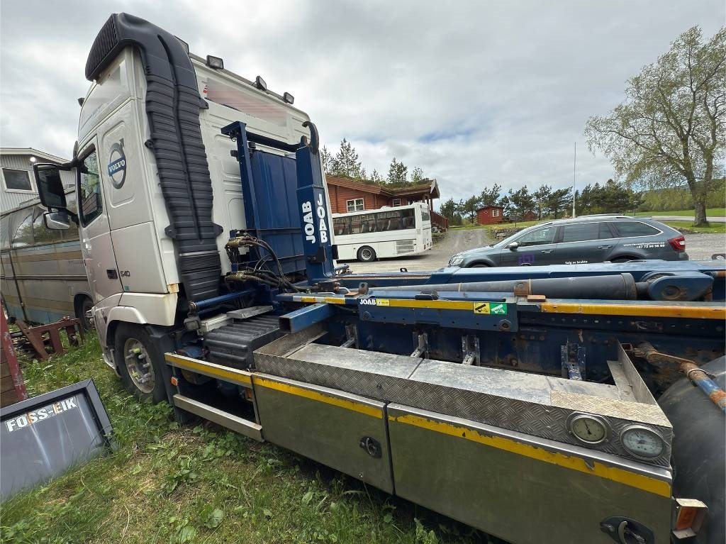 Volvo FH 540 - Hákový nosič kontejnerů: obrázek 4 Volvo FH 540 - Hákový nosič kontejnerů: obrázek 4