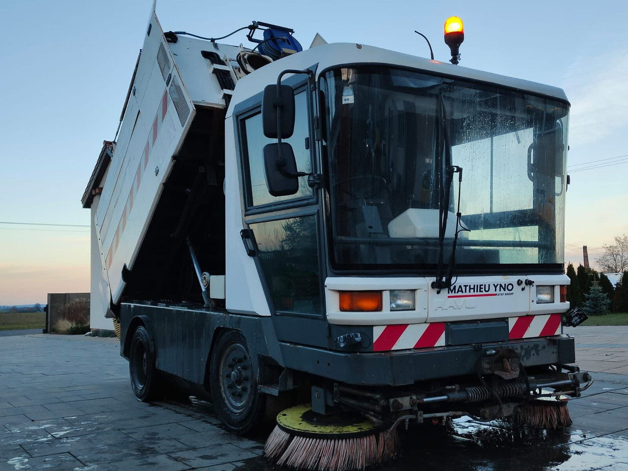 Diversen Yno Ravo 5002 530 C 540 NA CZĘŚCI Mathieu Yno Ravo 5002 530 C 540 NA CZ - Zametací vůz: obrázek 4 Diversen Yno Ravo 5002 530 C 540 NA CZĘŚCI Mathieu Yno Ravo 5002 530 C 540 NA CZ - Zametací vůz: obrázek 4