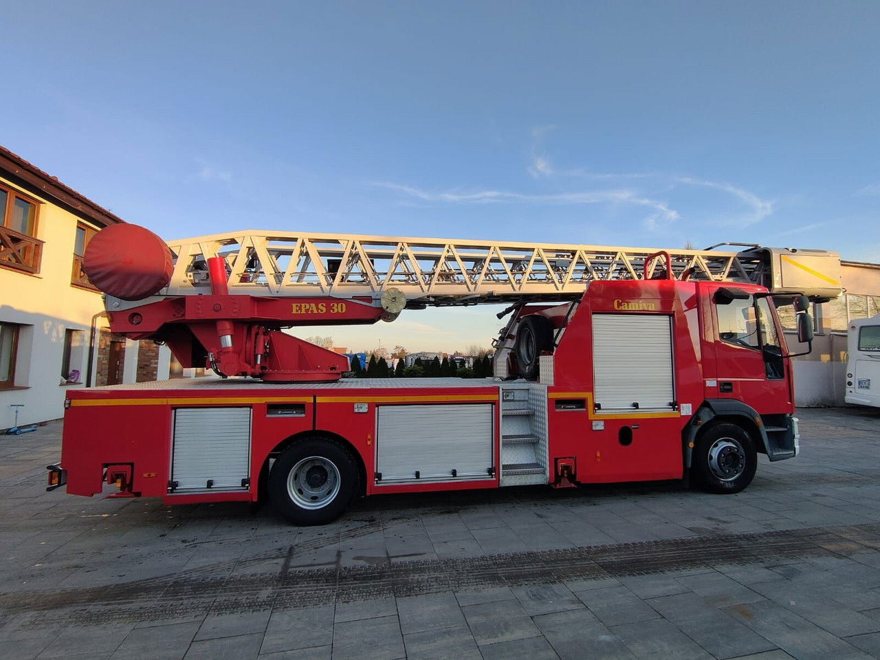 Iveco EuroCargo 130 130E24 Drabina 30m Camiva Epas 30 Wóz strażacki - Hasičský vůz: obrázek 4 Iveco EuroCargo 130 130E24 Drabina 30m Camiva Epas 30 Wóz strażacki - Hasičský vůz: obrázek 4