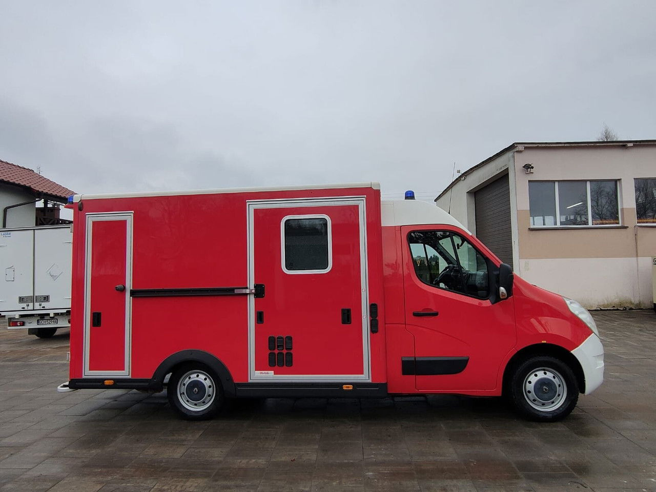 Renault Master Karetka Ambulans pogotowie kontenerowe Kamper - Jiná technika: obrázek 4 Renault Master Karetka Ambulans pogotowie kontenerowe Kamper - Jiná technika: obrázek 4